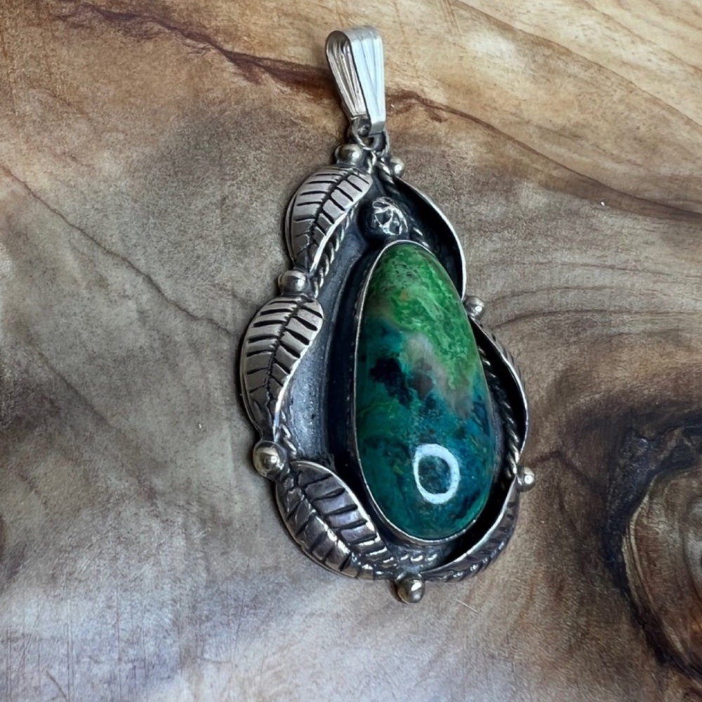 🚫SOLD🚫Vintage Navajo Pendant Sterling Silver and Chrysocolla - Picture 2 of 10